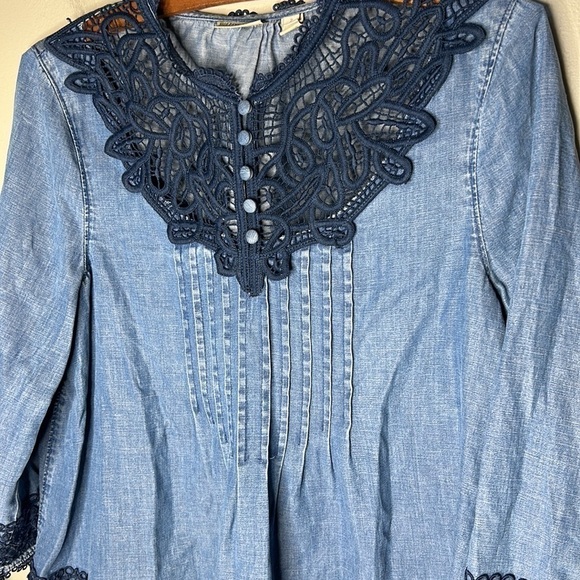 ANTHROPOLOGIE HOLDING HORSES Blue Lace Chambray Popover Blouse Size 2 - Picture 13 of 16